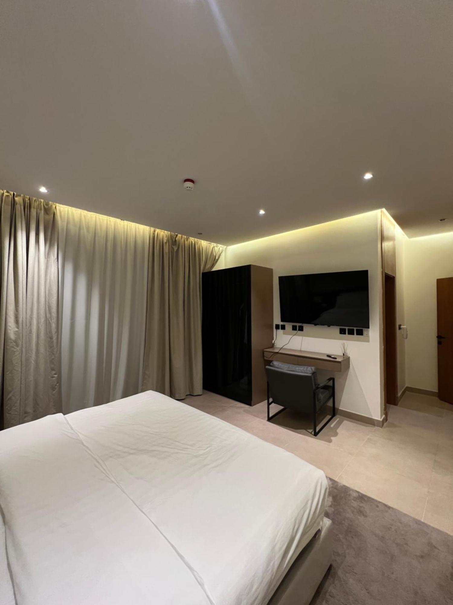 Luxury Al Qirawan Apartment